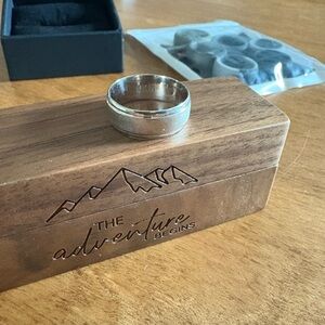 Kay Jewelers Men's White Gold brushed Wedding Band Size 9